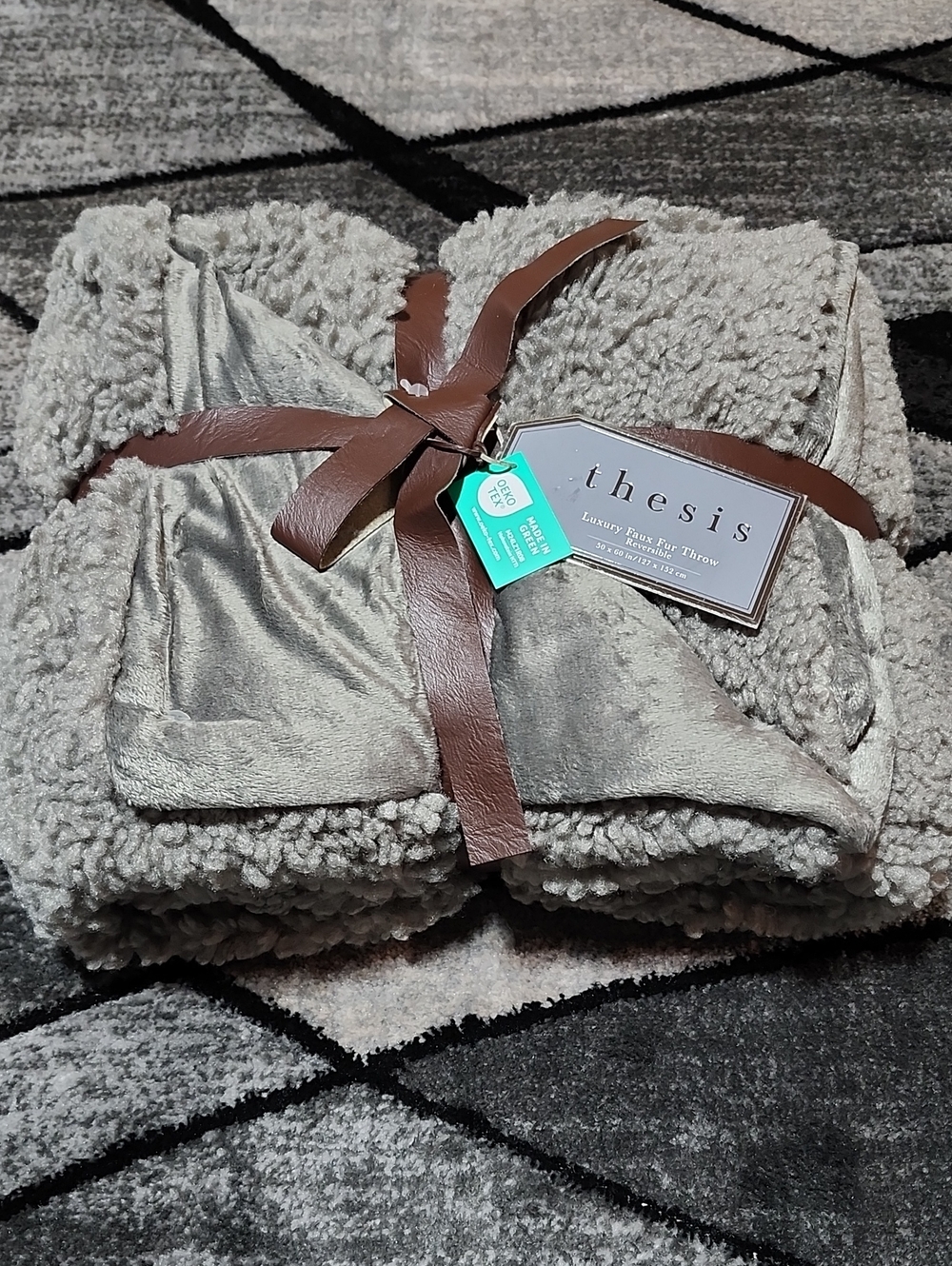 THESIS LUXURY GRAY FAUX-FUR REVERSIBLE PLUSH THROW BLANKET 50"X60"